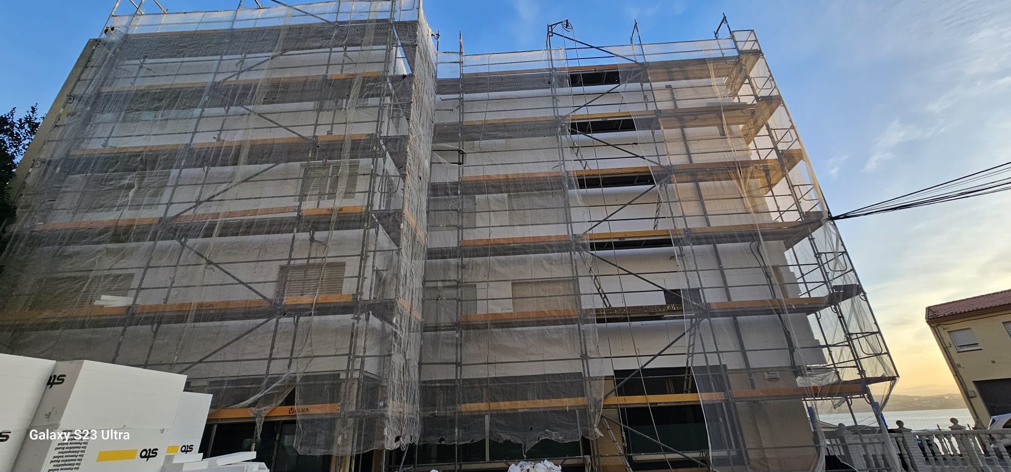 Fachada de edifício em reabilitação